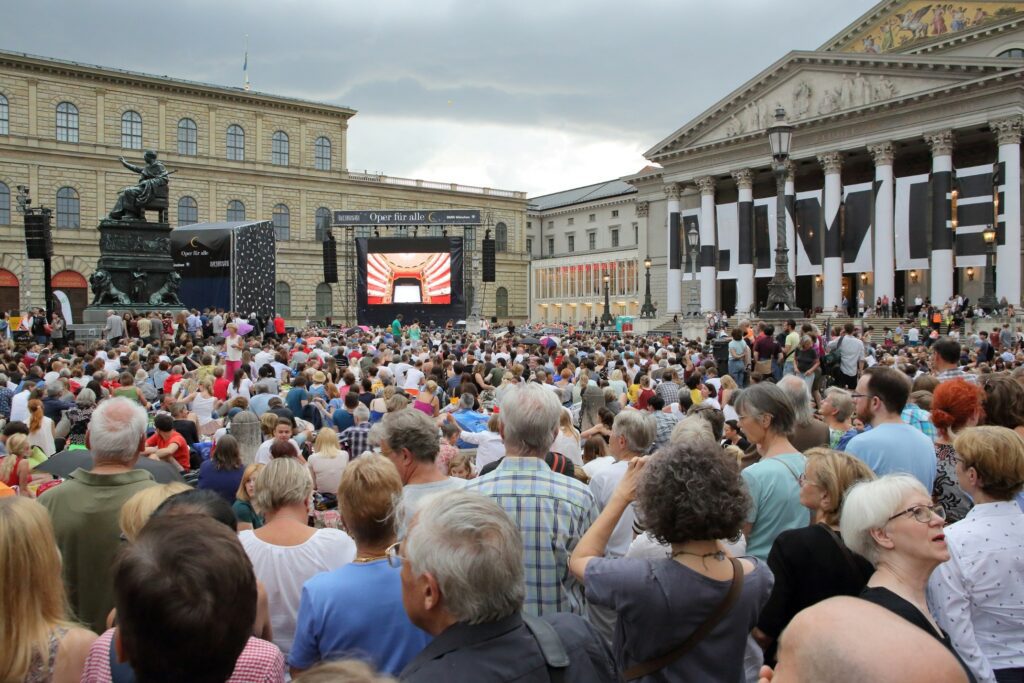 Live relay of Bavarian State Opera's Tannhäuser during "Oper für alle," July 9, 2017. Photo: W. Hösl