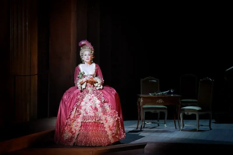 Figaro’s silver screen dazzle at Champs Elysées