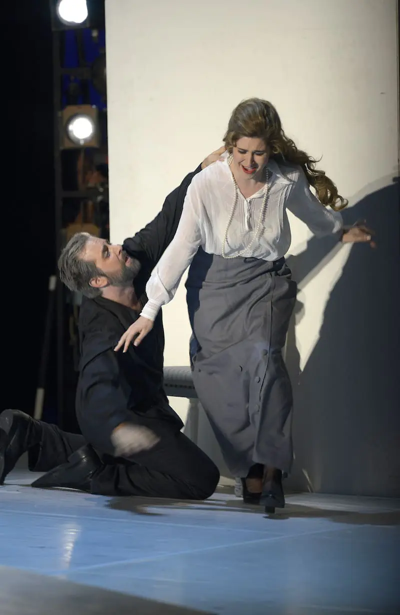 eugen-onegin-dupuis-car-body-pic