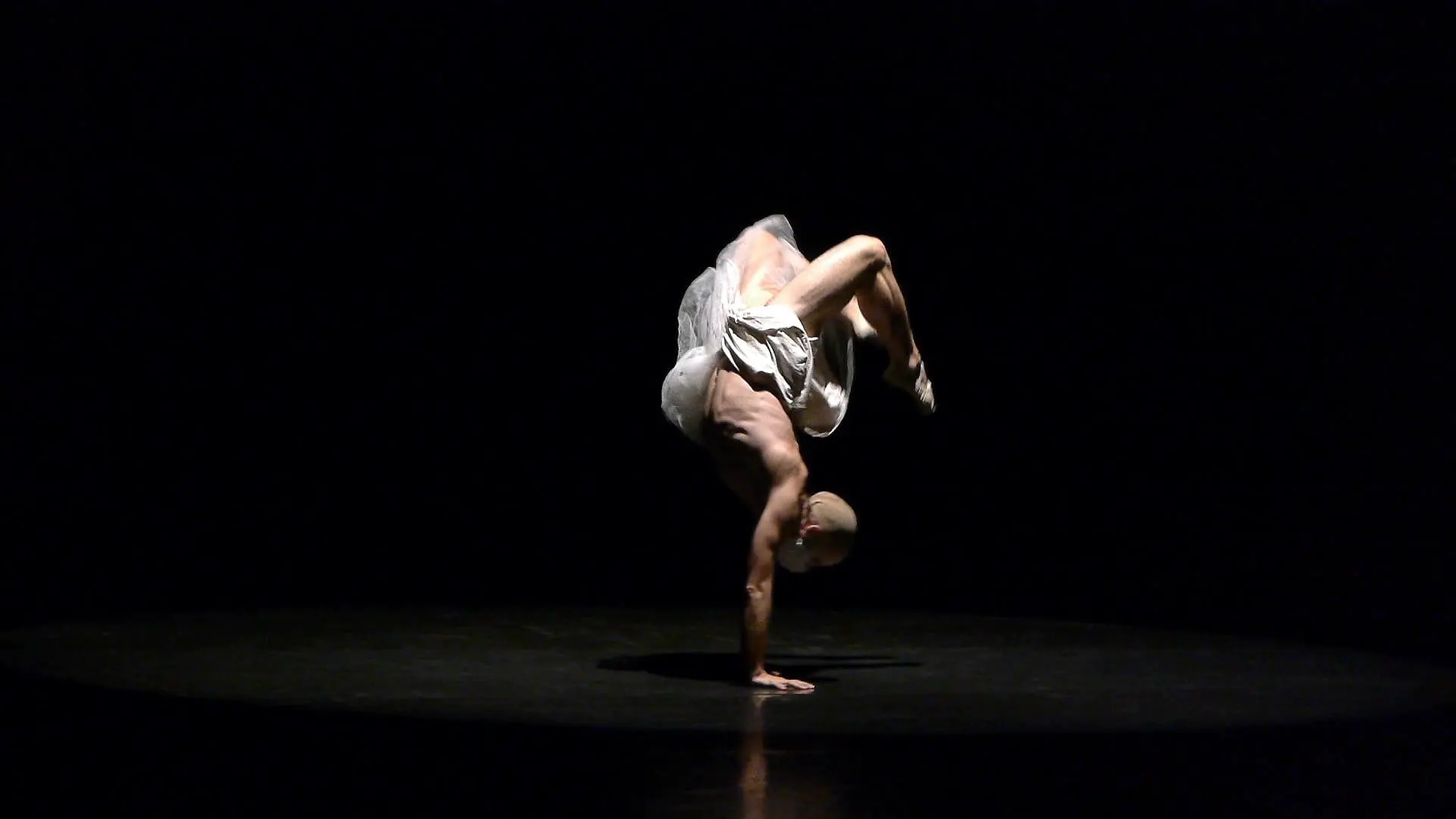 Vancouver Opera returns to live