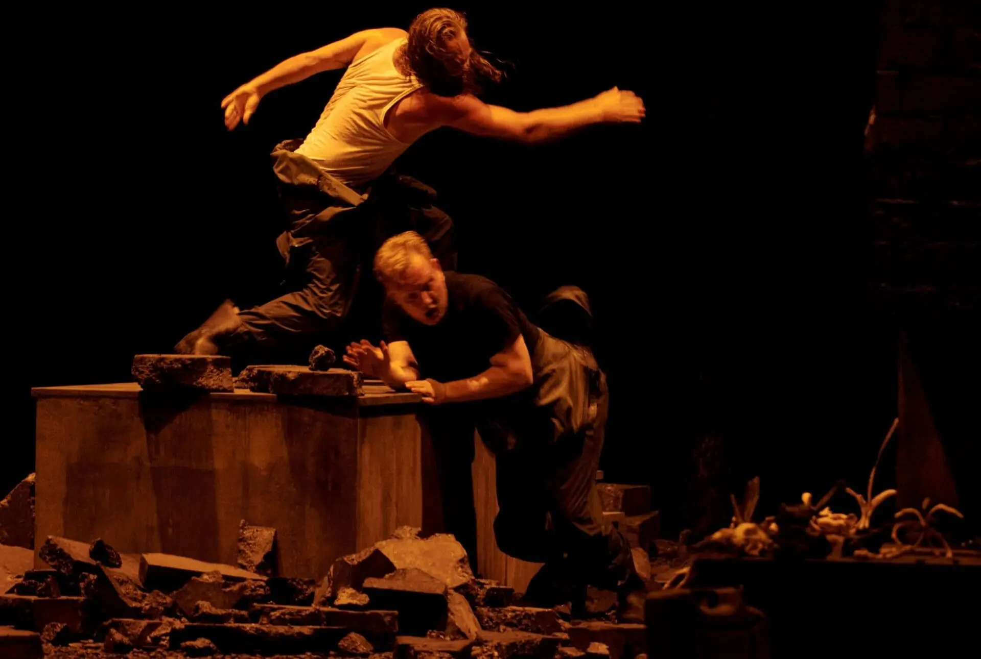 die_ersten_menschen_2025-26_(matthias_baus)_05