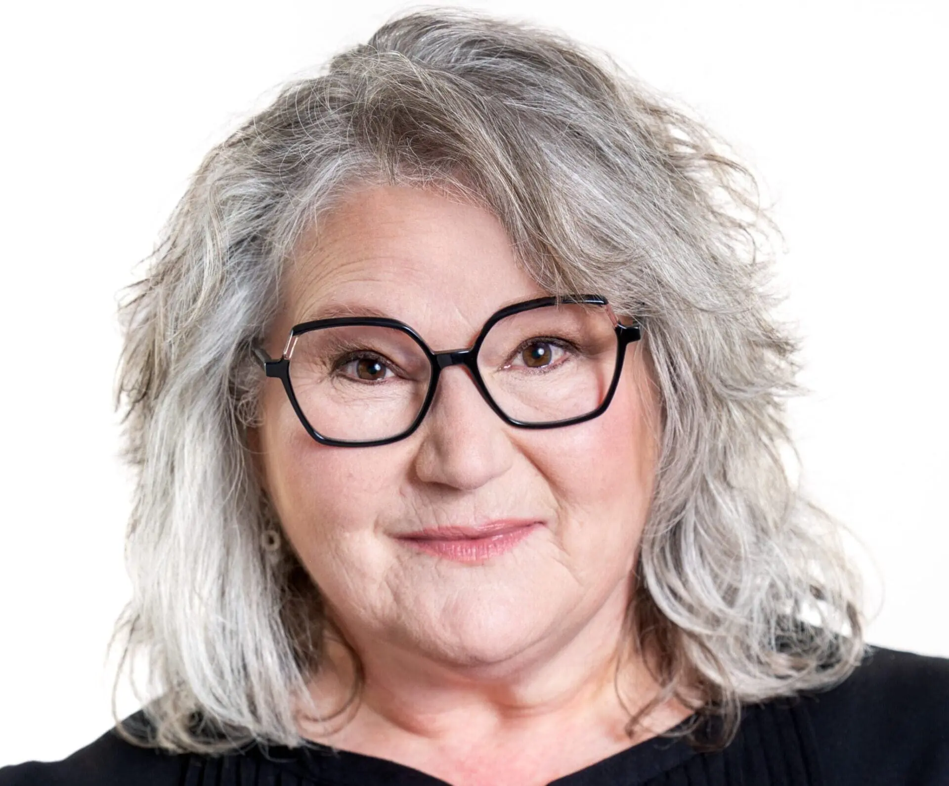 <sub>Artist of the Week</sub> 27 Qs for Elizabeth Stepkowski Tarhan
