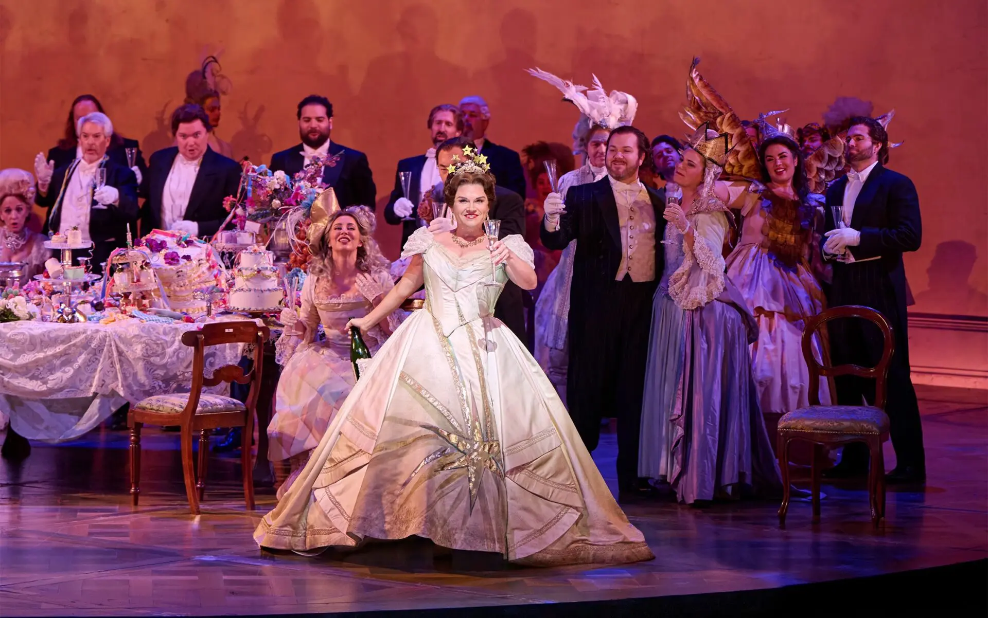 <sub>Canadian Opera Company</sub><em> La traviata</em>“Traditional production served the drama well”