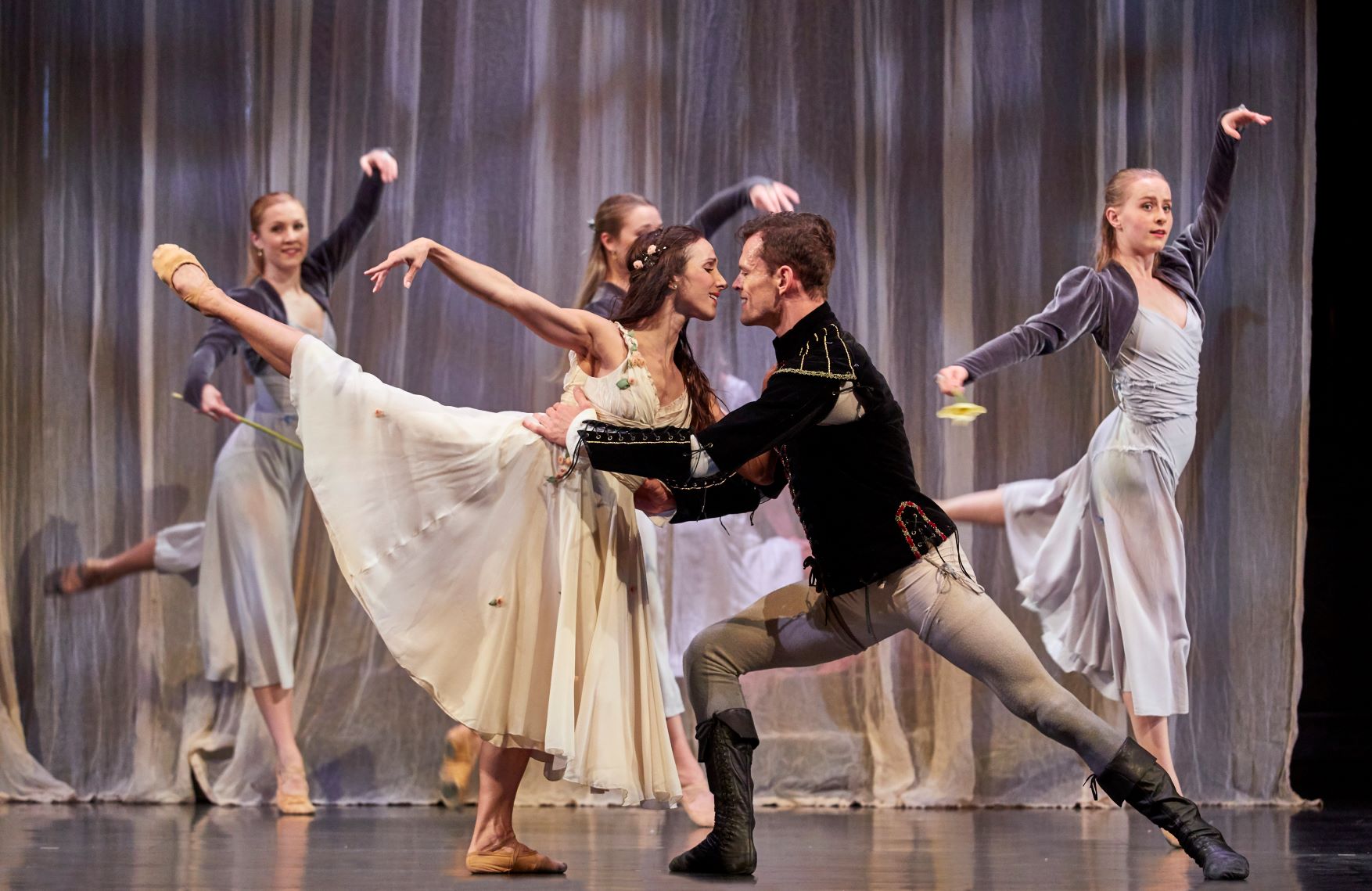 Review: Calgary Opera’s “excellent” Roméo et Juliette plus announcement of new management