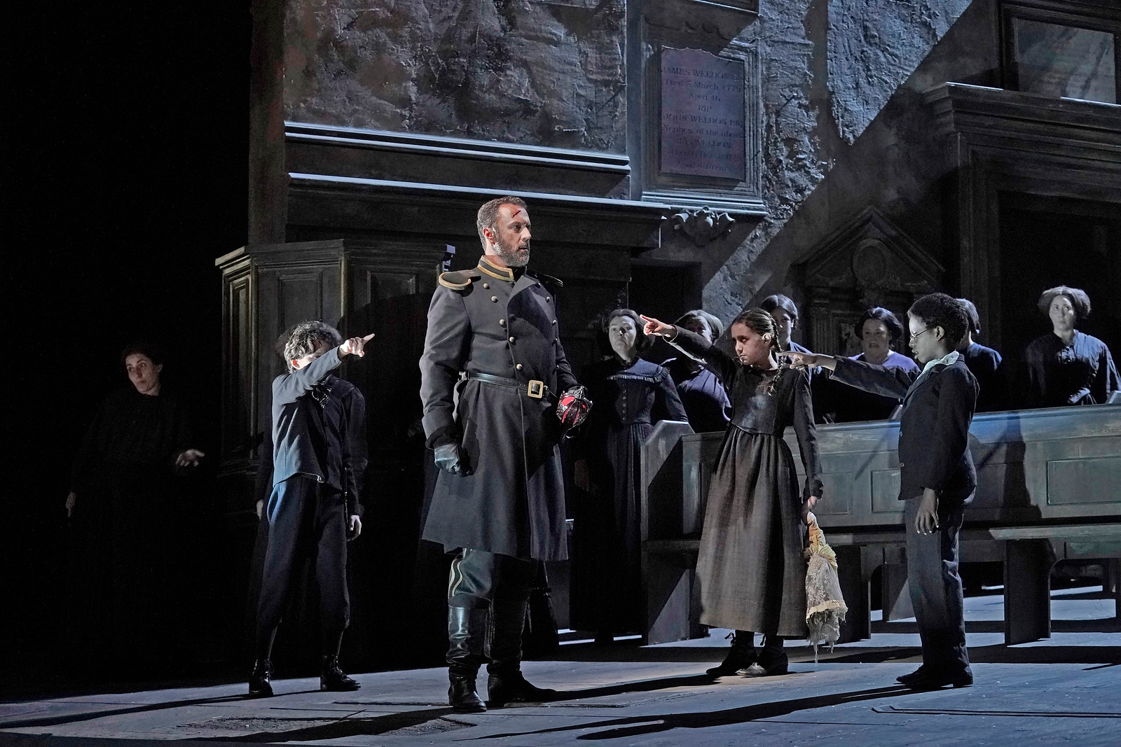 Christian Van Horn in Lyric Opera's Macbeth