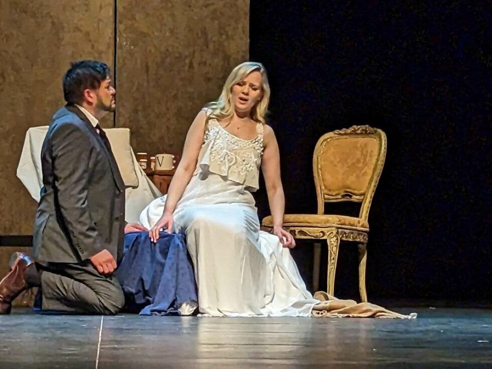 Southern Ontario Lyric Opera La traviata 