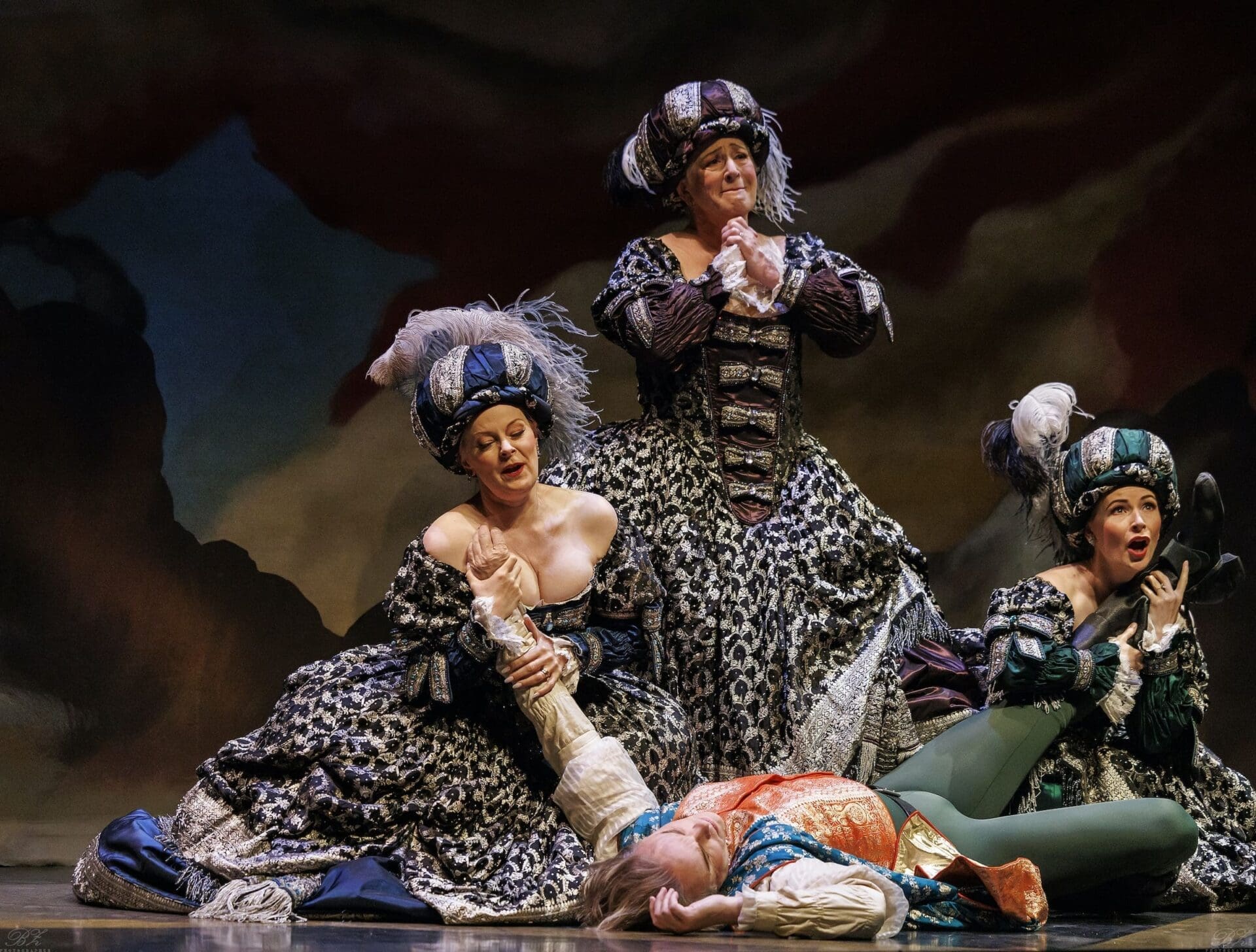 Opera-Atelier_The-Magic-Flute_027959_photo-by-Bruce-Zinger